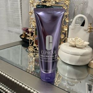 Clinique take the day off